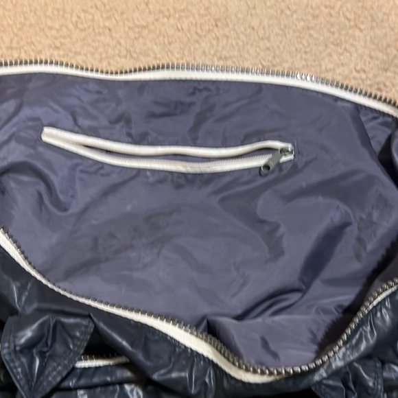 Gap Fit Navy Blue Gym Duffel Weekender Yoga Bag Lightweight LOTS of Pockets - Picture 7 of 8